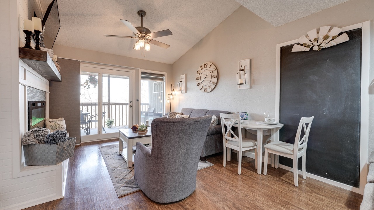 Photo of Livingroom in Notch Estates