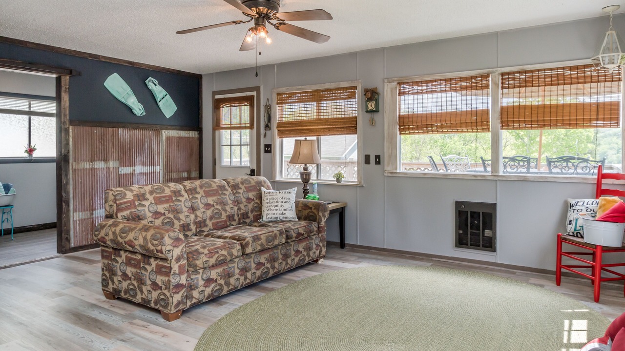 Photo of Livingroom in Rockaway Beach