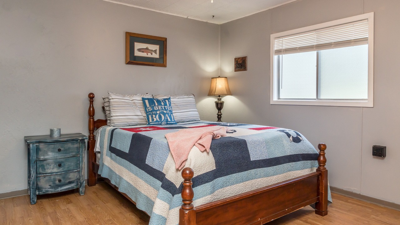 Photo of Bedroom in Rockaway Beach