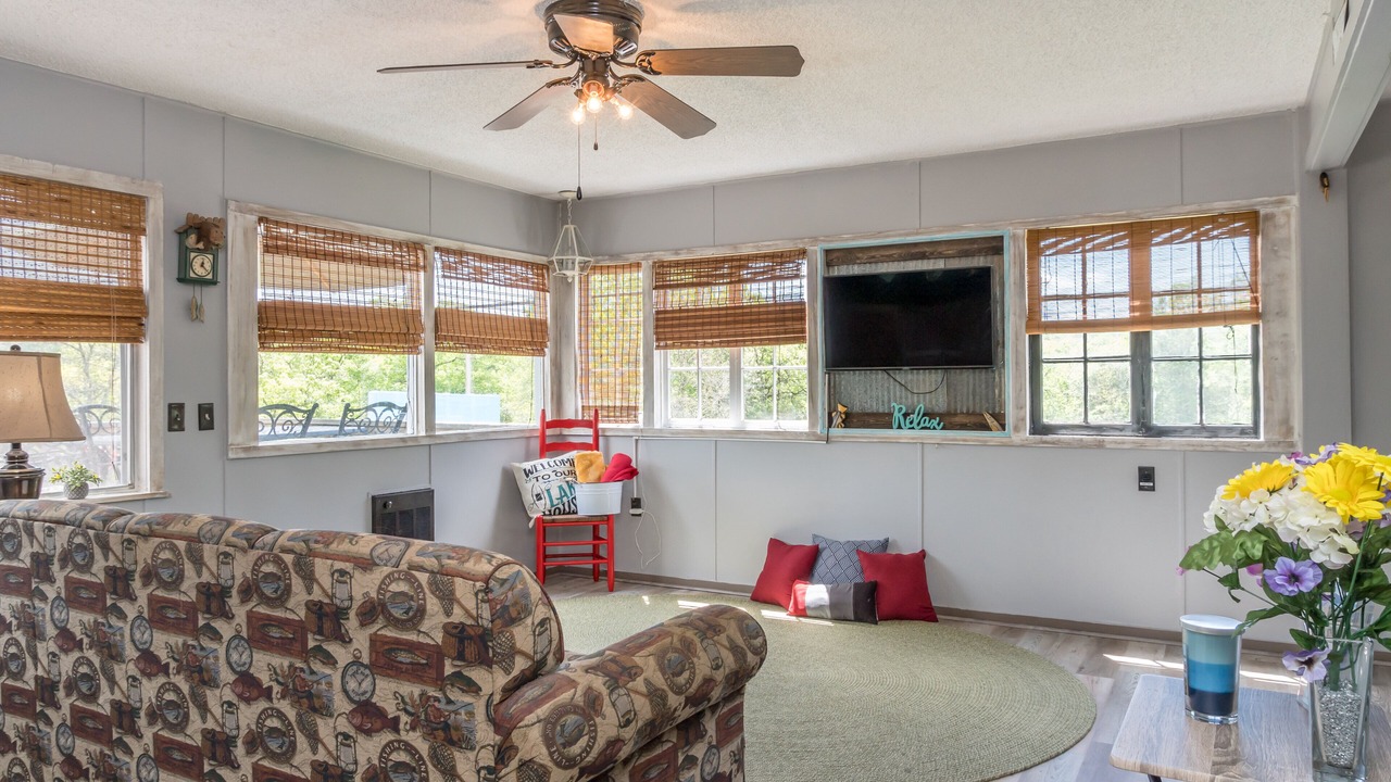 Photo of Livingroom in Rockaway Beach