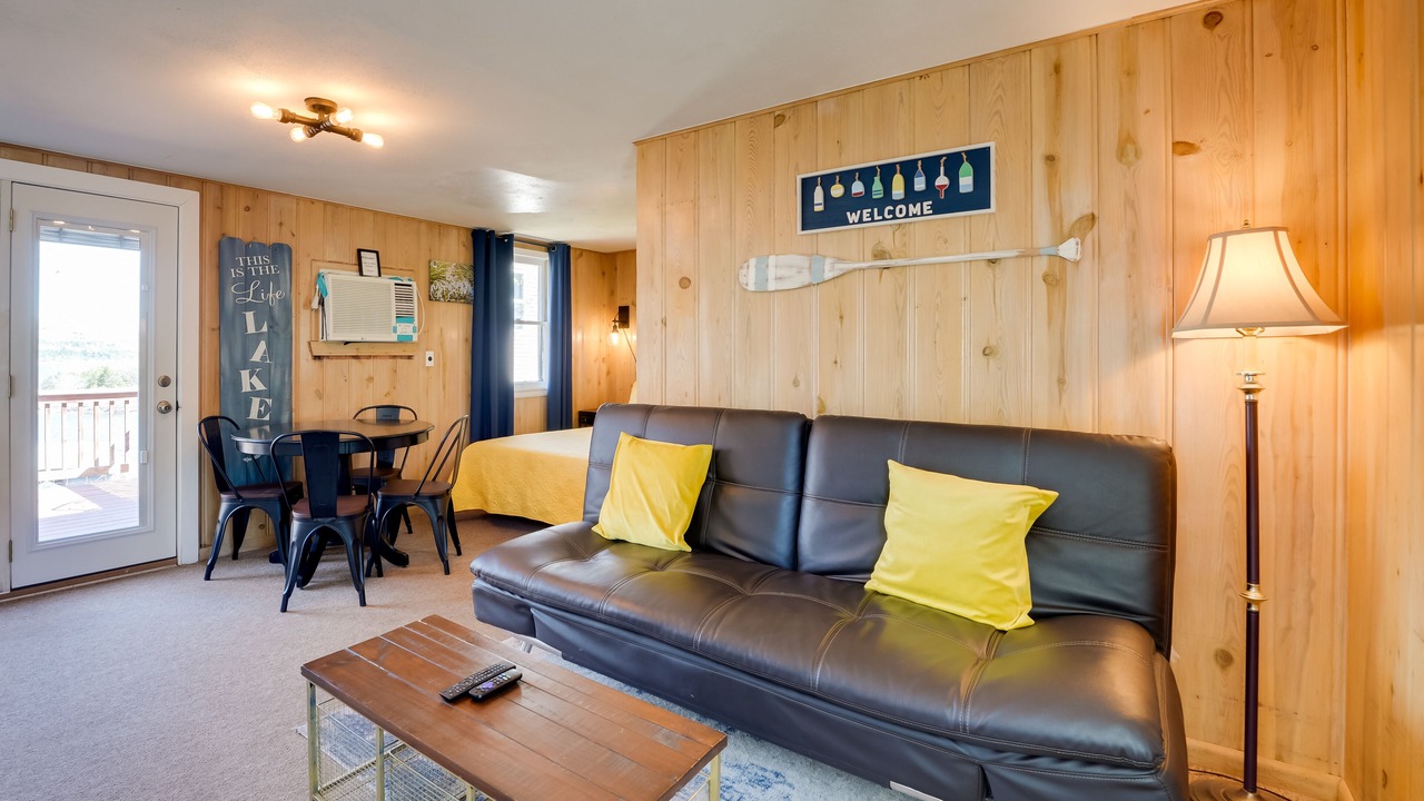 Photo of Livingroom in Kimberling City