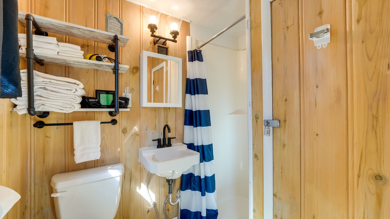 Photo of Bathroom in Kimberling City