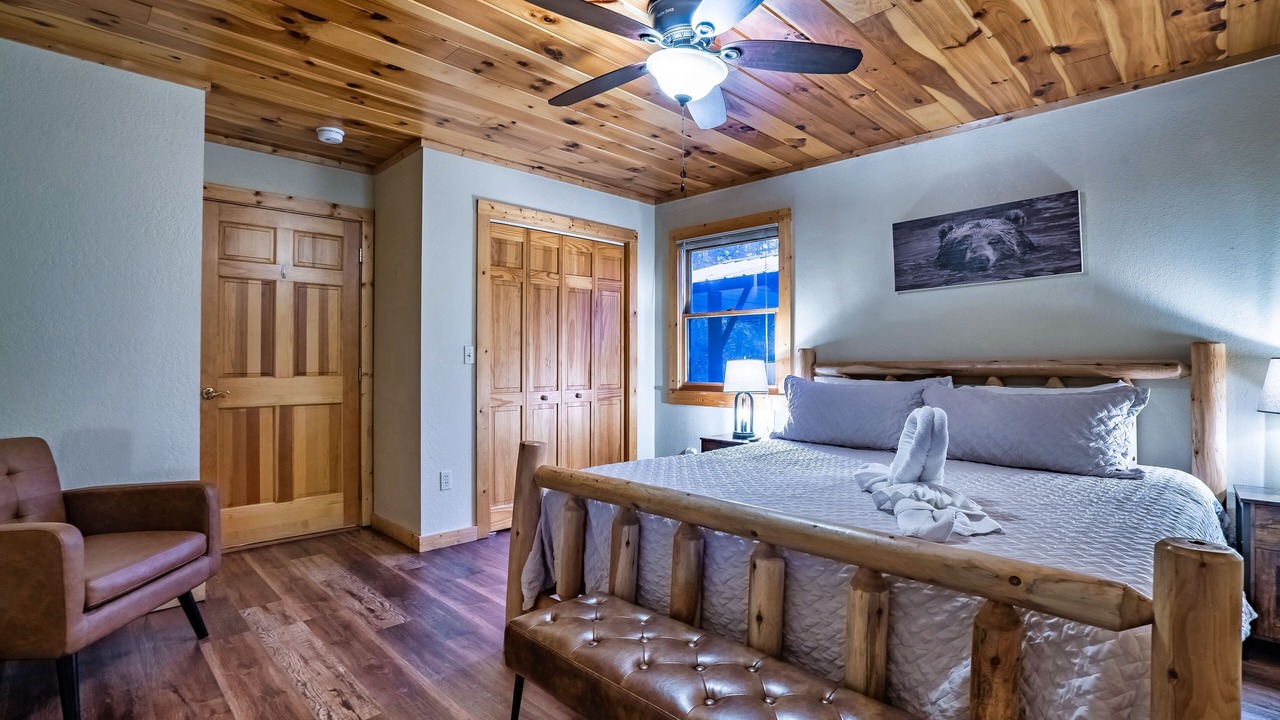 Photo of Bedroom in Wears Valley