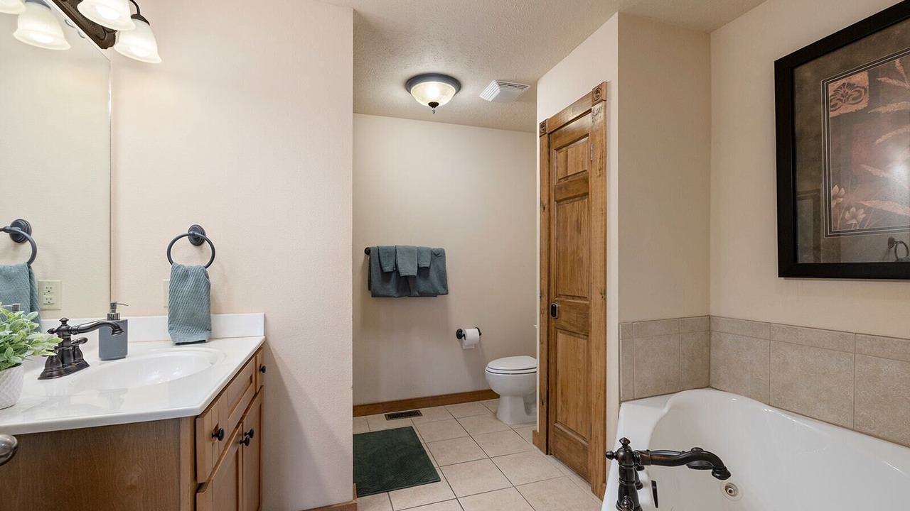 Photo of Bathroom in Reeds Spring