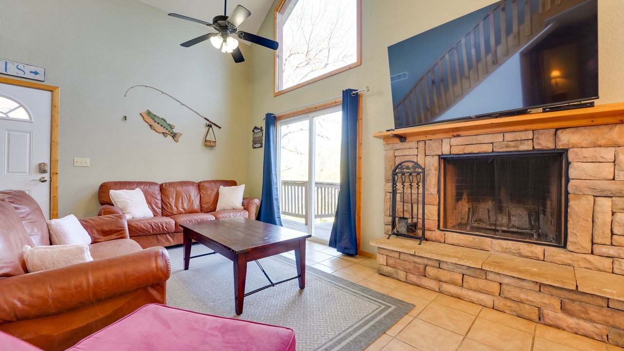 Photo of Livingroom in Kimberling City
