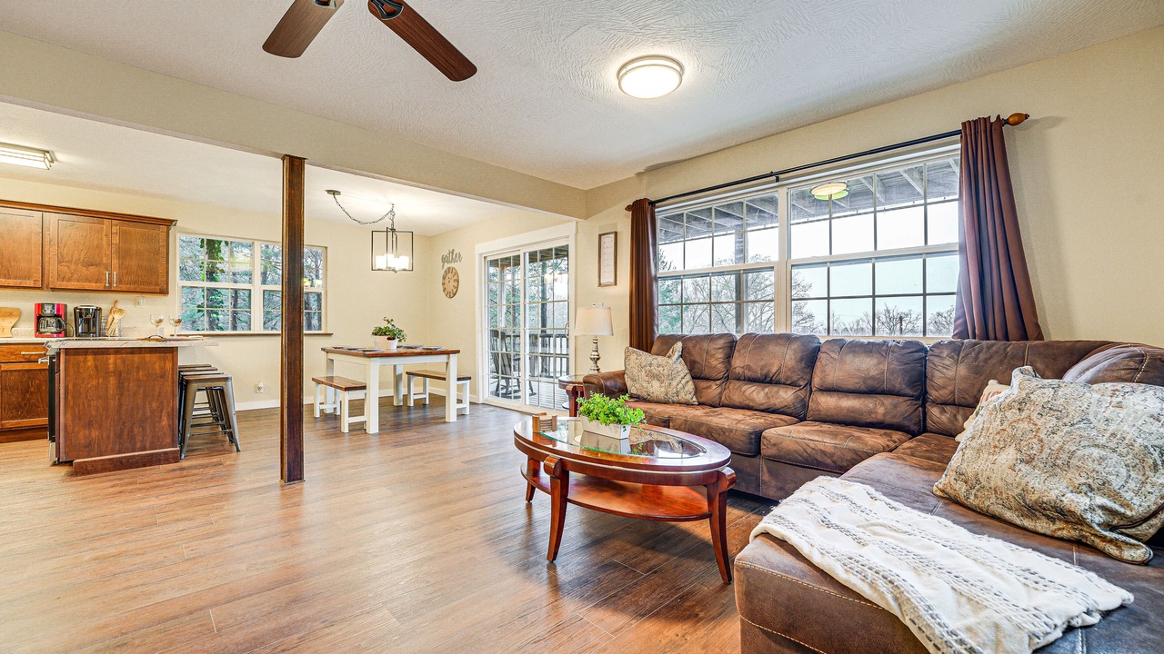 Photo of Livingroom in Blue Eye