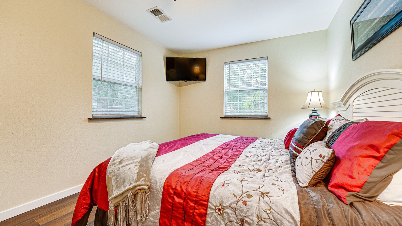 Photo of Bedroom in Blue Eye