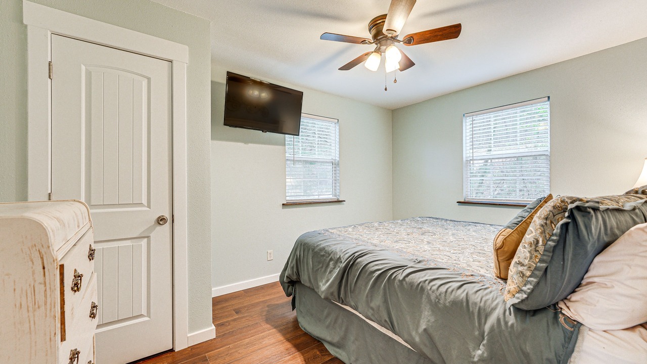Photo of Bedroom in Blue Eye