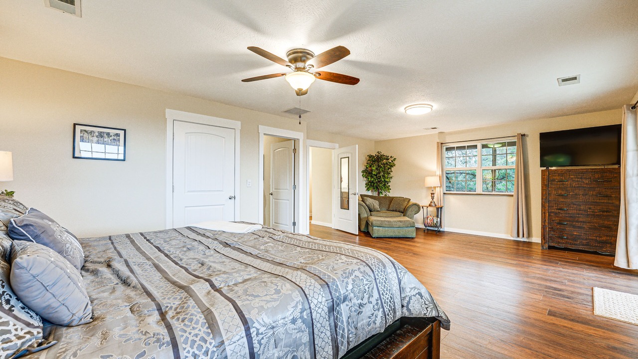 Photo of Bedroom in Blue Eye