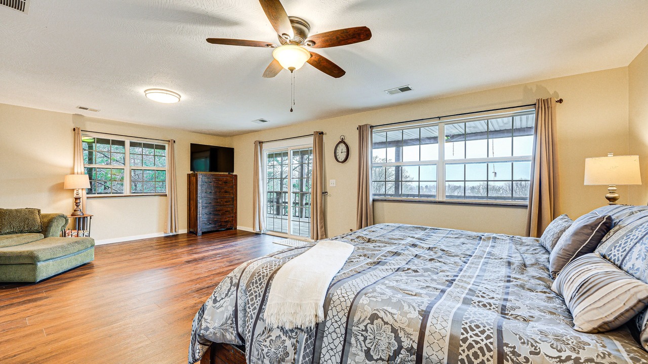 Photo of Bedroom in Blue Eye