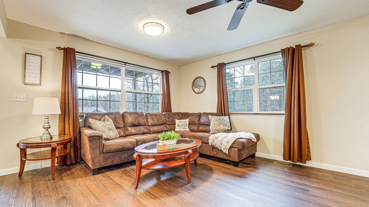 Photo of Livingroom in Blue Eye