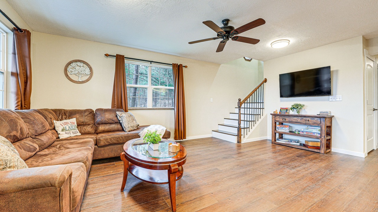 Photo of Bedroom in Blue Eye