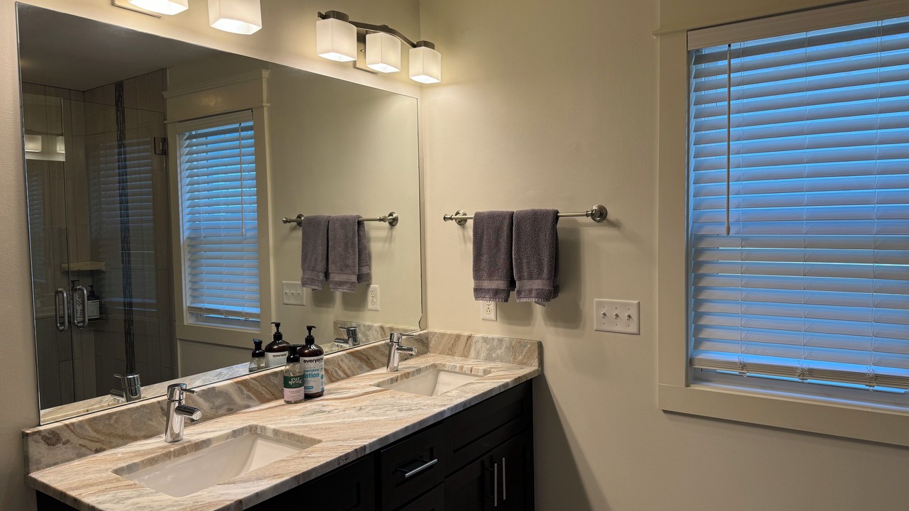 Photo of Bathroom in Urbandale Nations