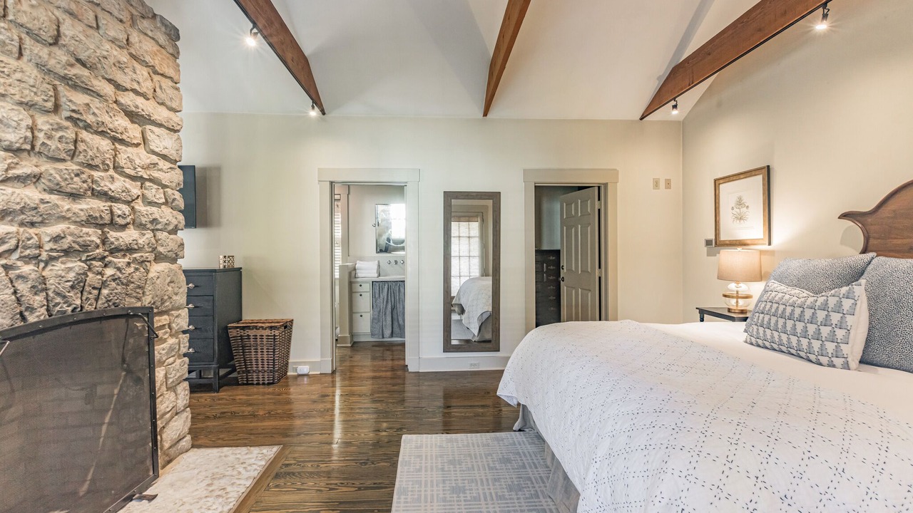 Photo of Bedroom in Glenview