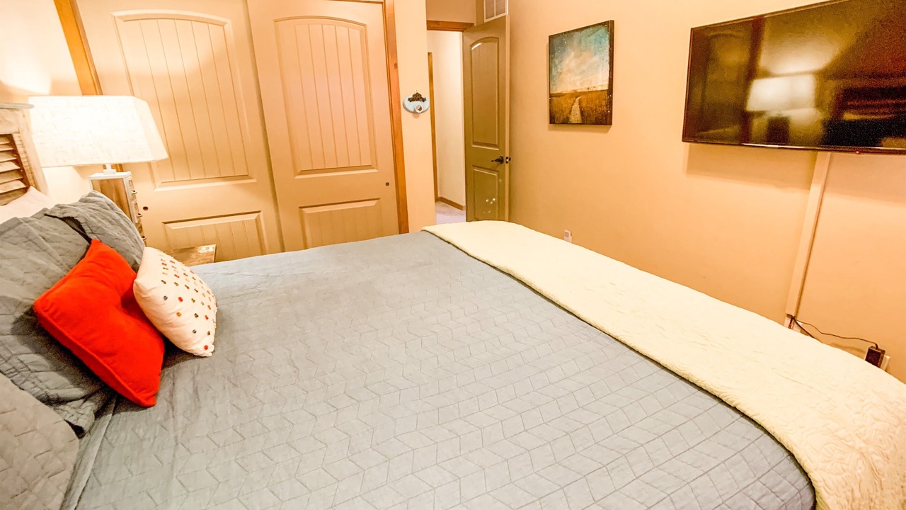 Photo of Bedroom in Hollister