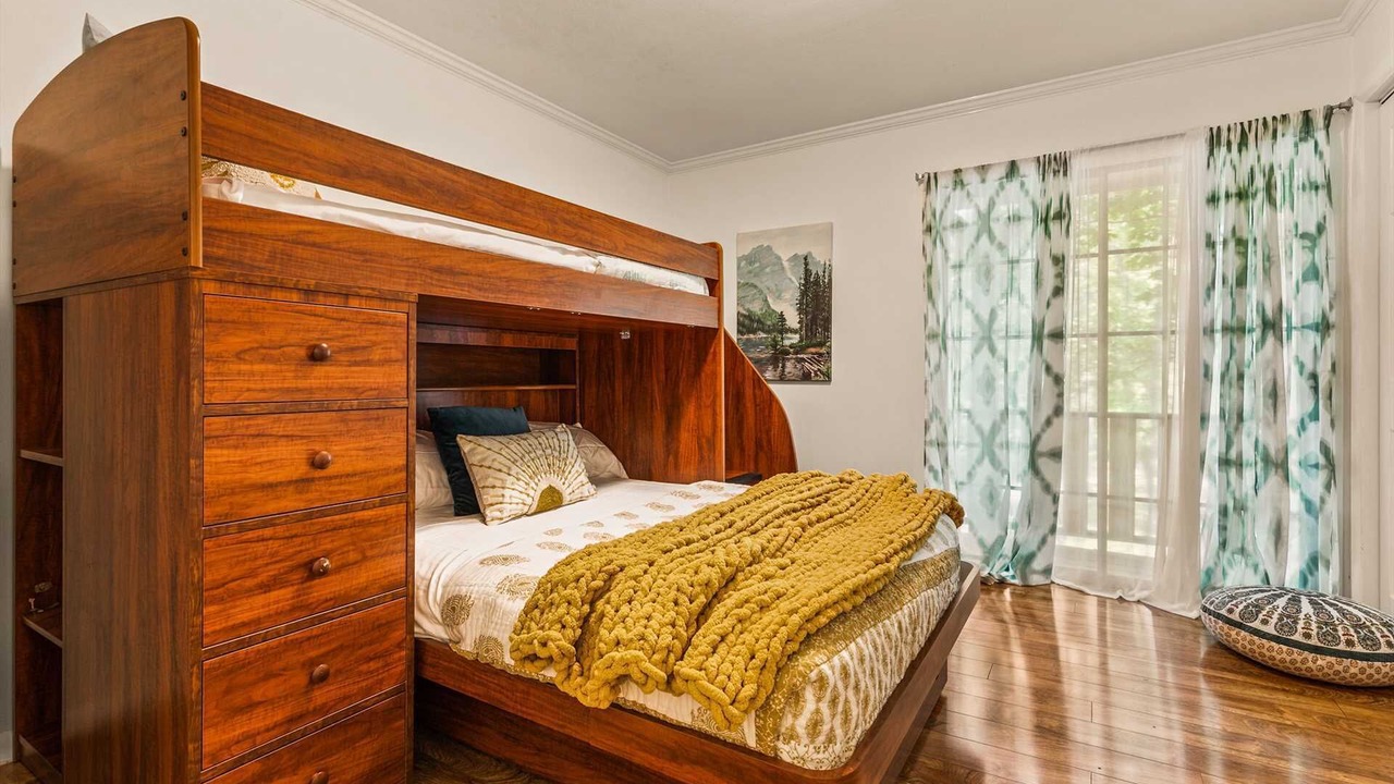 Photo of Bedroom in Branson Theater District