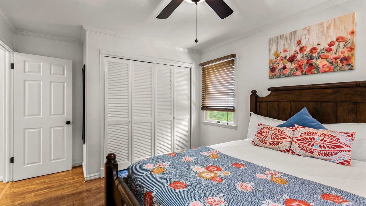 Photo of Bedroom in Branson Theater District