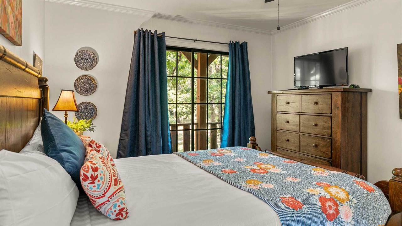 Photo of Bedroom in Branson Theater District