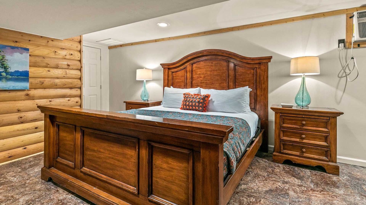 Photo of Bedroom in Branson Theater District