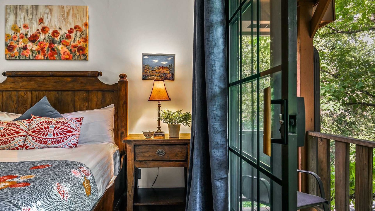 Photo of Bedroom in Branson Theater District