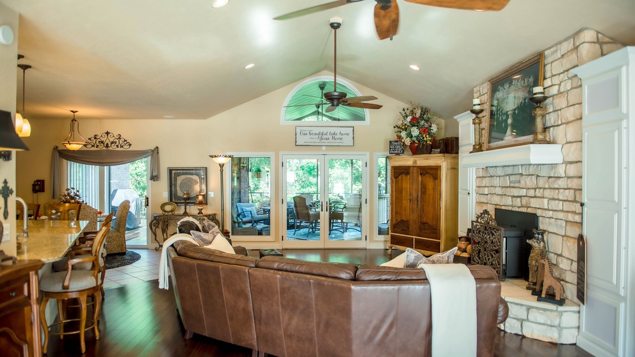 Photo of Livingroom in Kimberling City