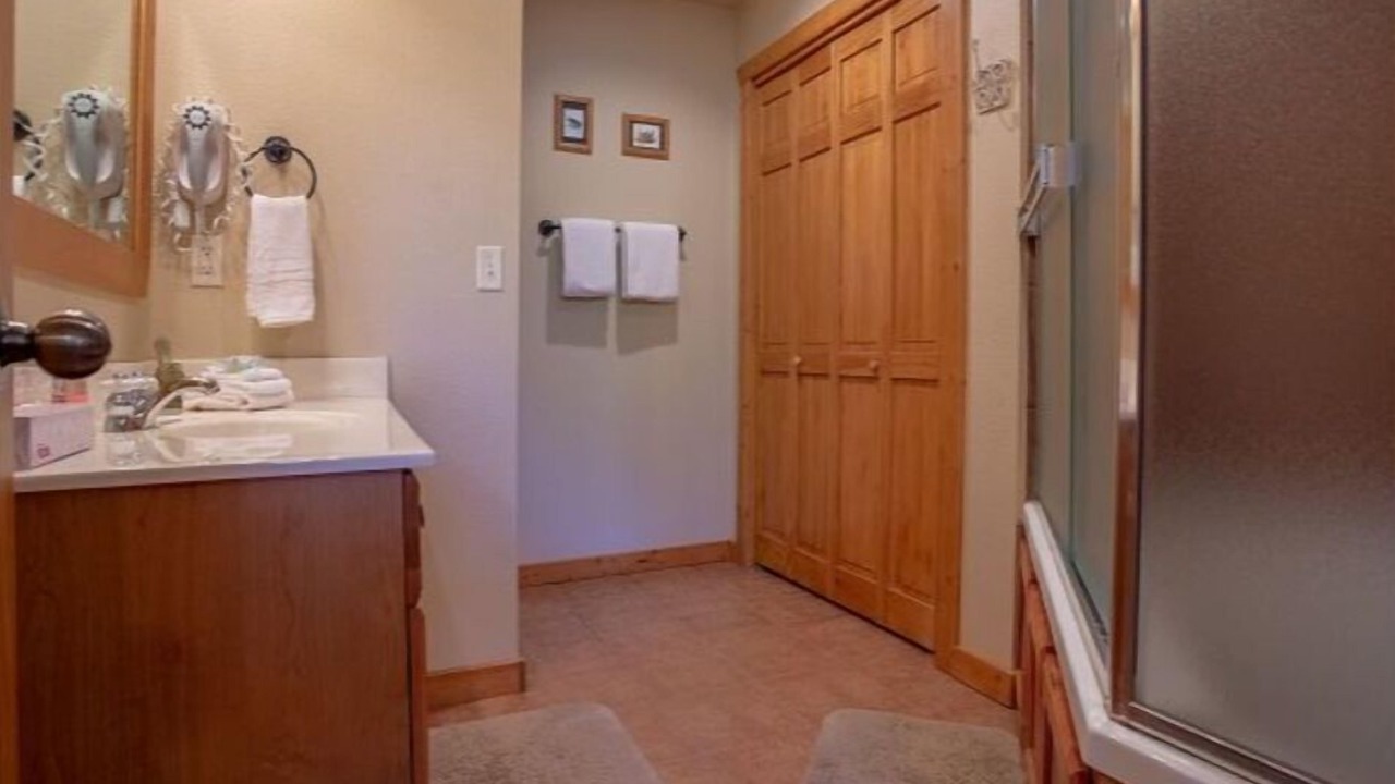 Photo of Bathroom in Reeds Spring
