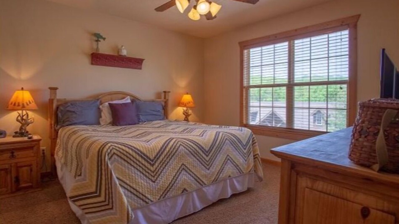 Photo of Bedroom in Reeds Spring