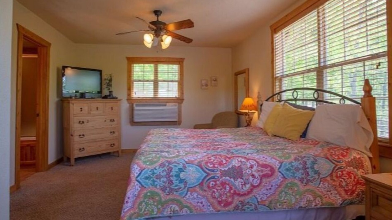 Photo of Bedroom in Reeds Spring