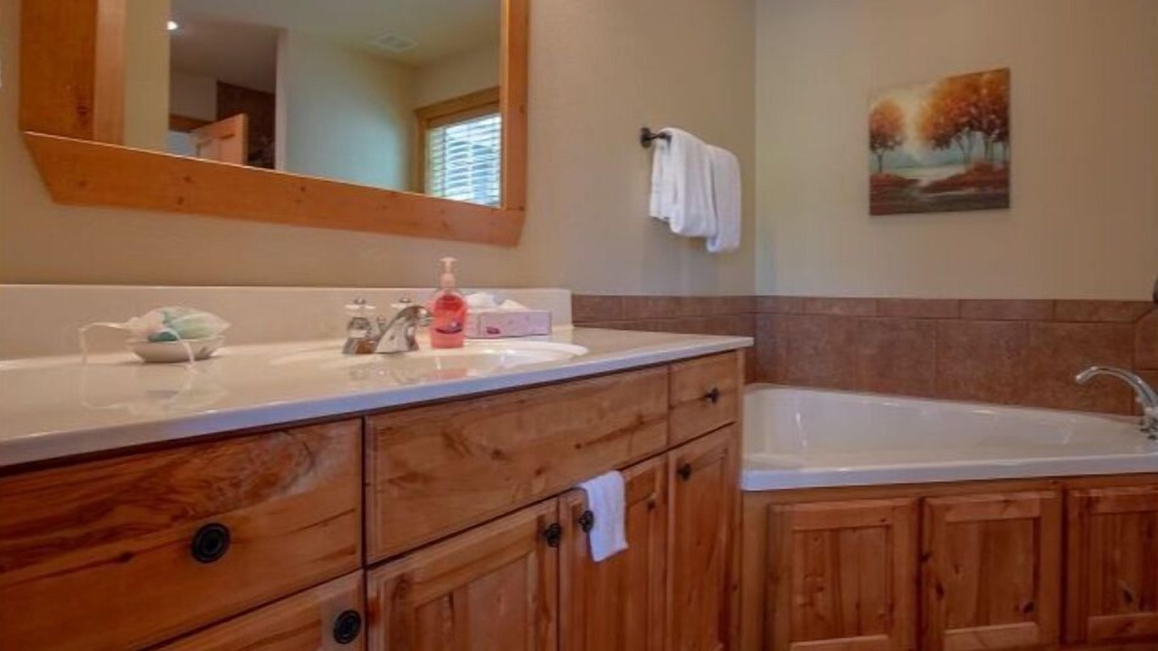 Photo of Bathroom in Reeds Spring