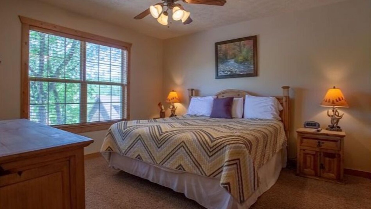 Photo of Bedroom in Reeds Spring