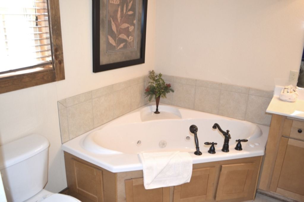 Photo of Bathroom in Reeds Spring