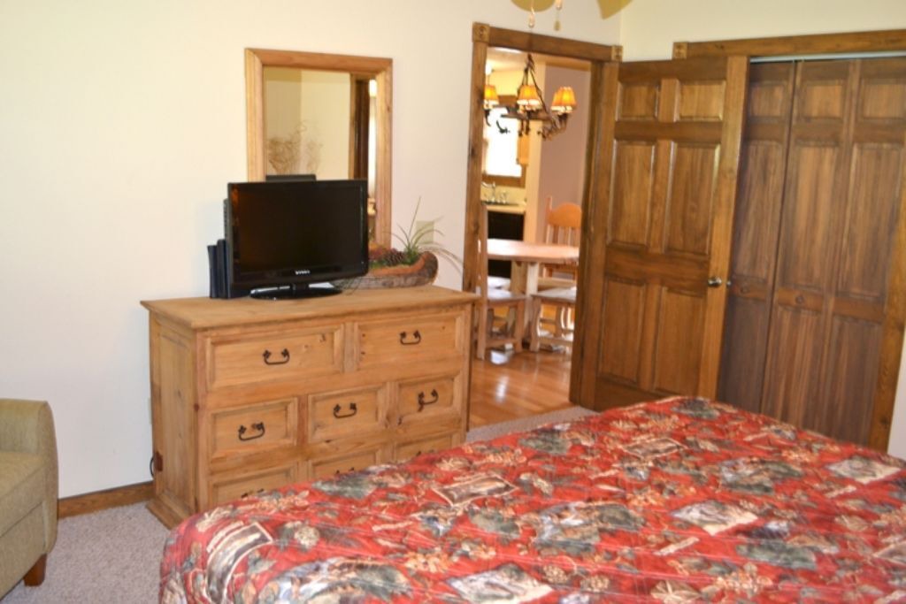 Photo of Bedroom in Reeds Spring