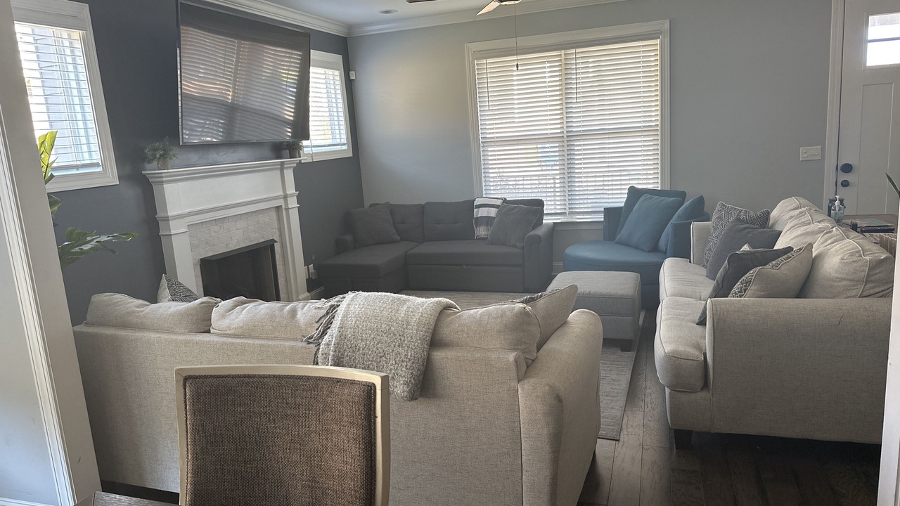 Photo of Livingroom in St. Elmo Improvement League
