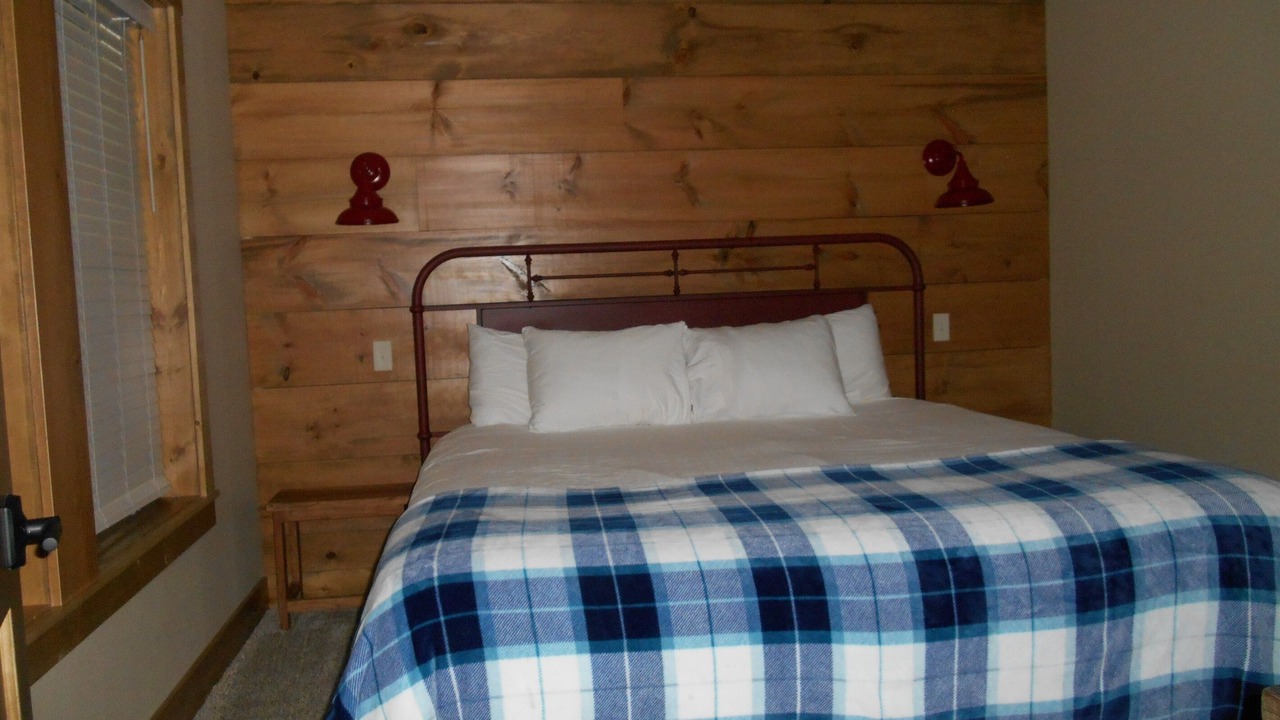 Photo of Bedroom in Kimberling City