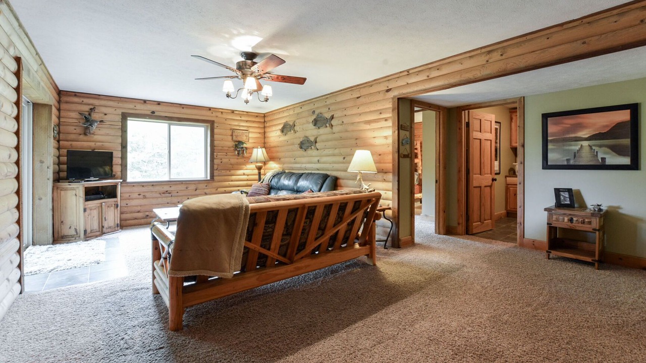 Photo of Bedroom in Kimberling City
