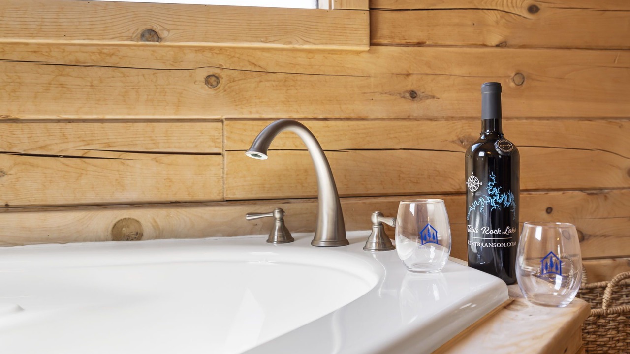 Photo of Bathroom in Branson Cedars