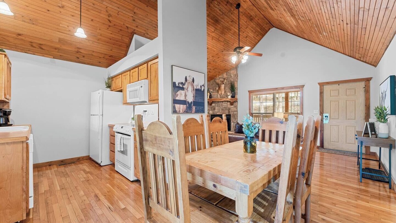 Photo of Bedroom in Branson West