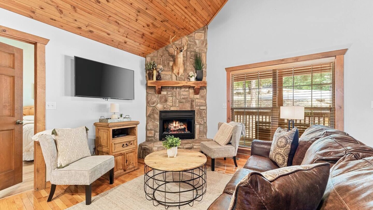 Photo of Bedroom in Branson West