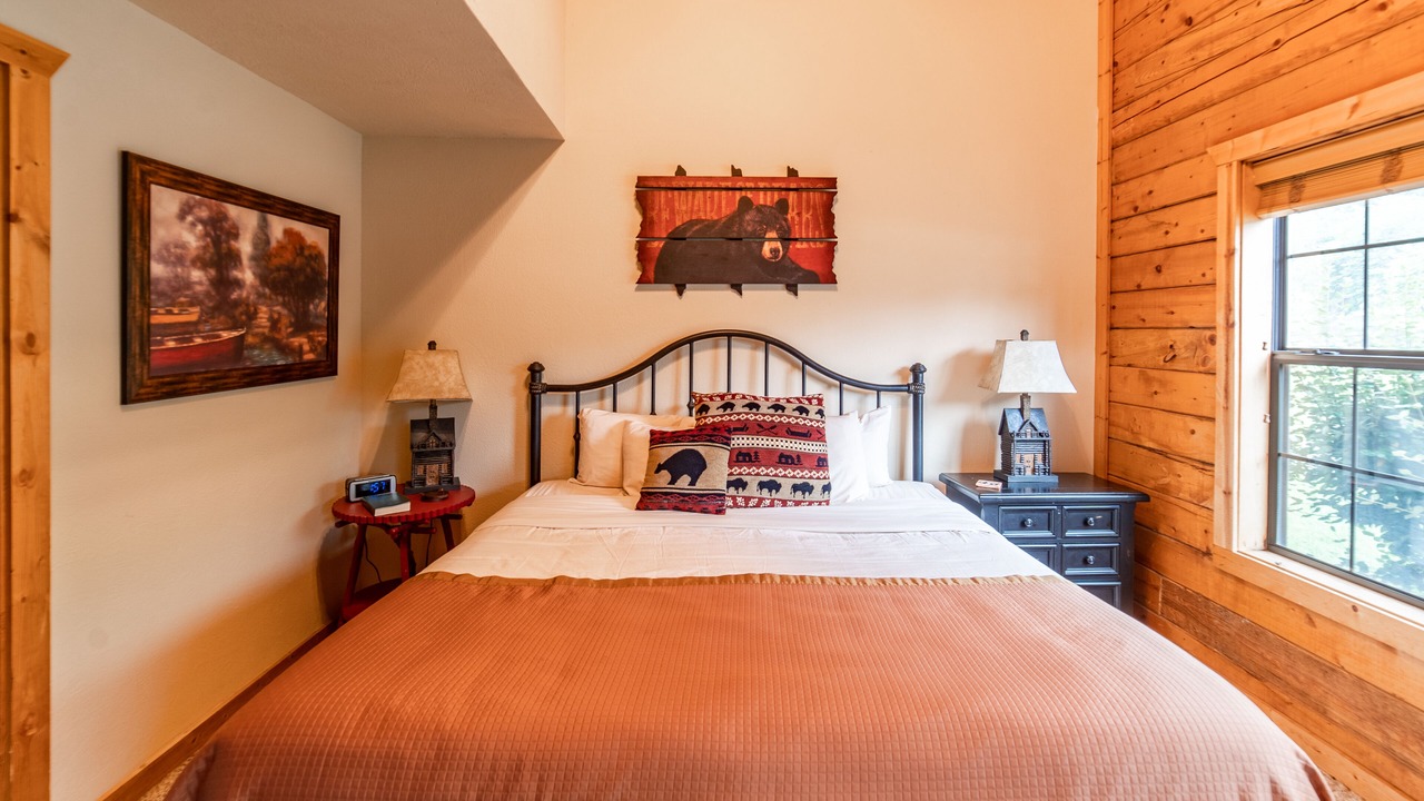 Photo of Bedroom in Branson Theater District