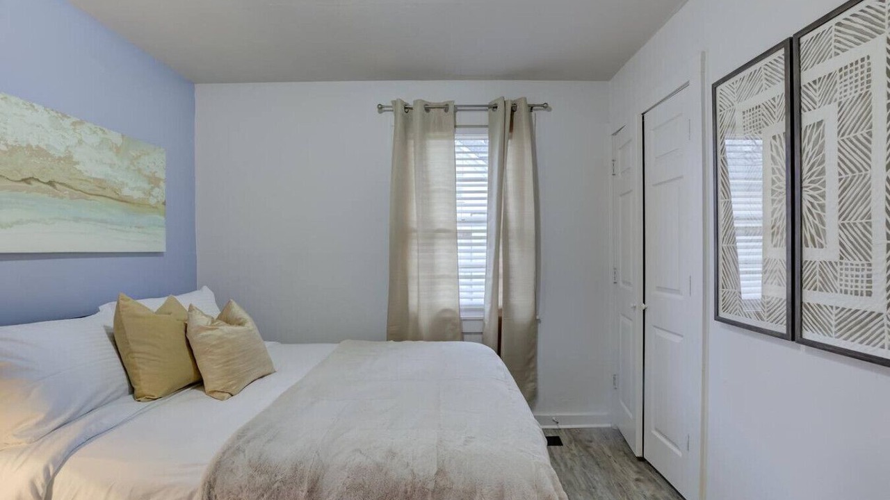 Photo of Bedroom in Midtown