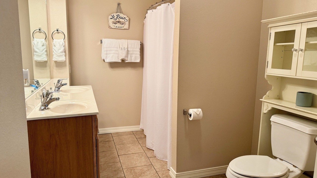 Photo of Bathroom in Hollister