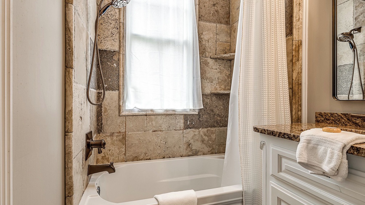Photo of Bathroom in Carlton Landing