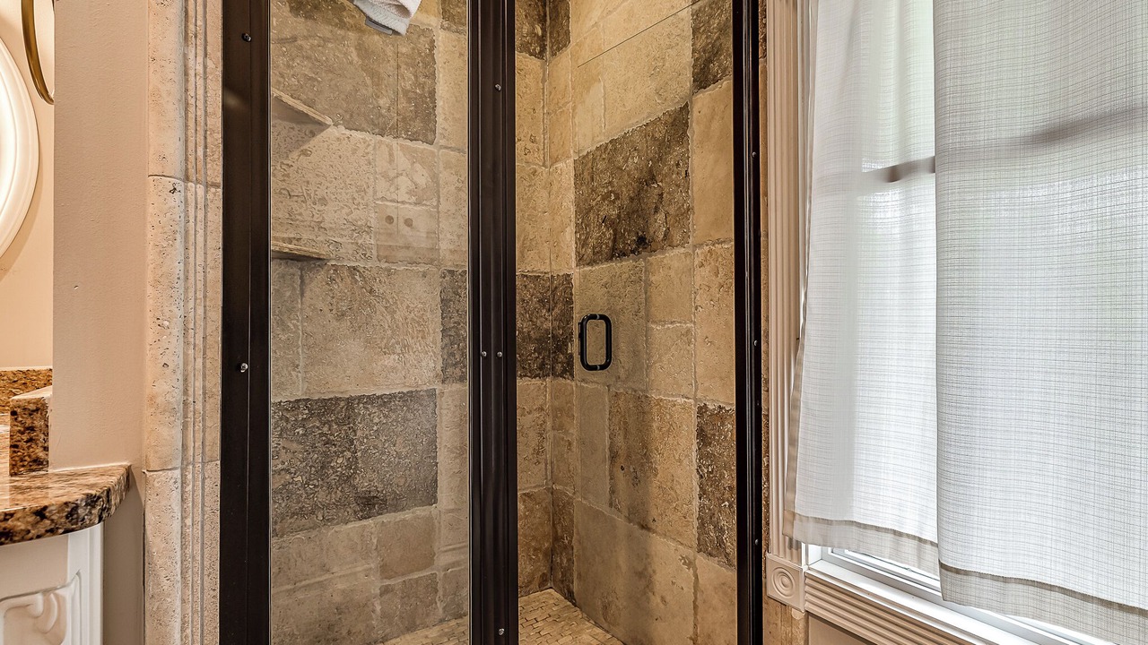 Photo of Bathroom in Carlton Landing