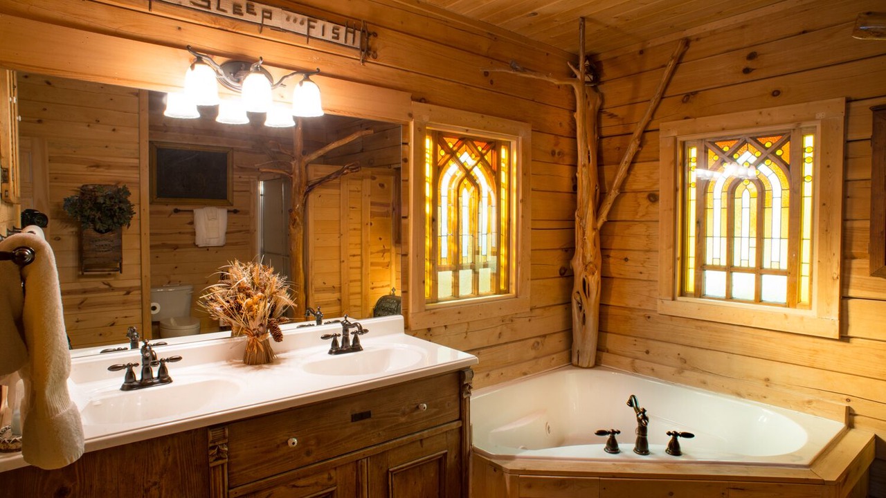 Photo of Bathroom in Branson Cedars