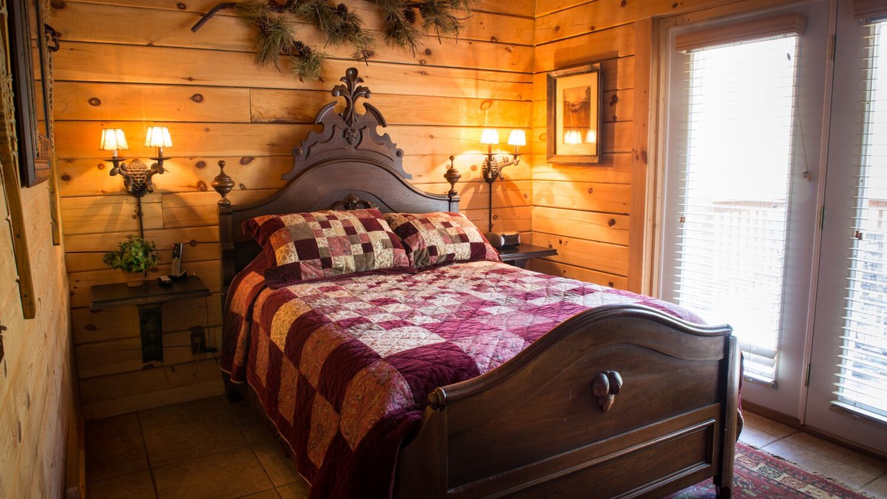 Photo of Bedroom in Branson Cedars