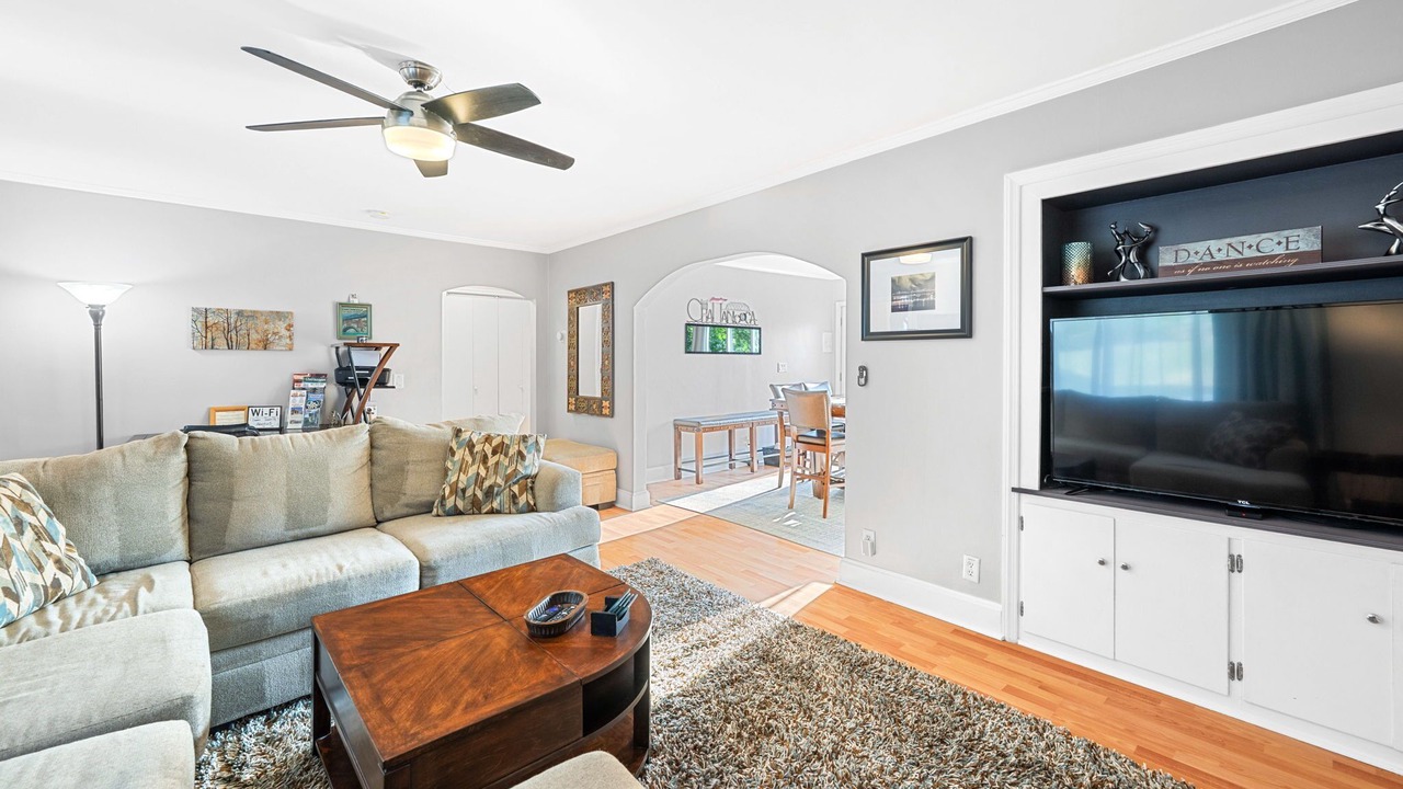 Photo of Livingroom in East Lake