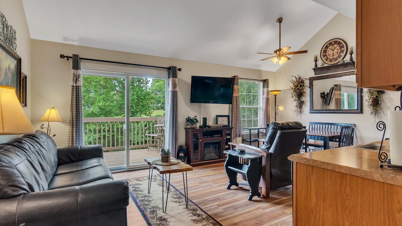 Photo of Livingroom in Table Rock