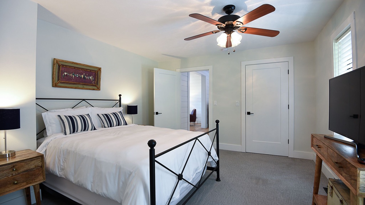 Photo of Bedroom in Blue Eye