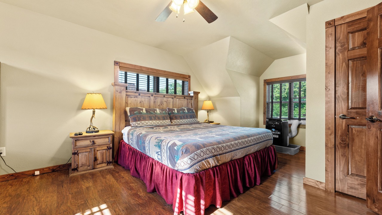 Photo of Bedroom in Reeds Spring