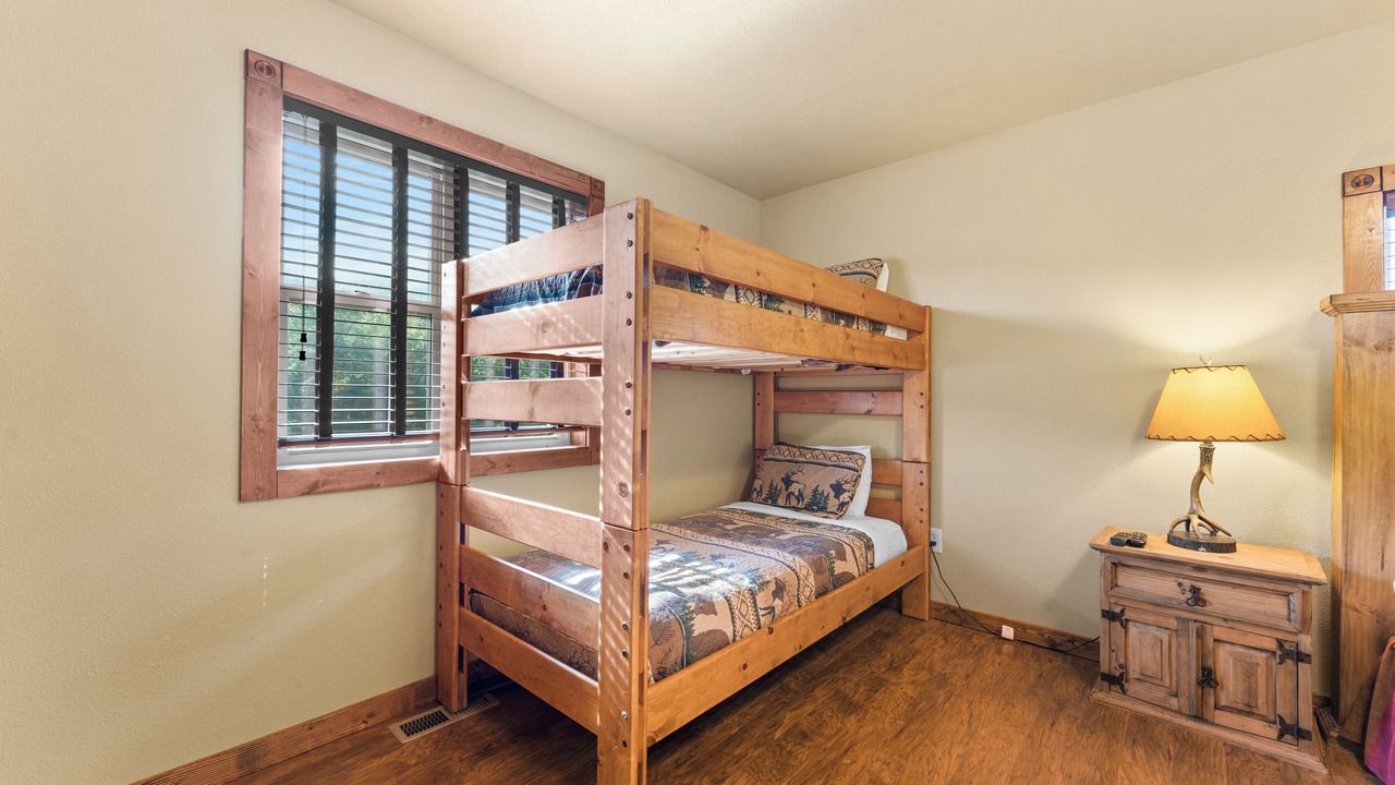 Photo of Bedroom in Reeds Spring